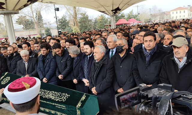 Burhan Çaçan son yolculuğuna uğurlandı çocukları gözyaşlarına boğuldu - Resim: 2