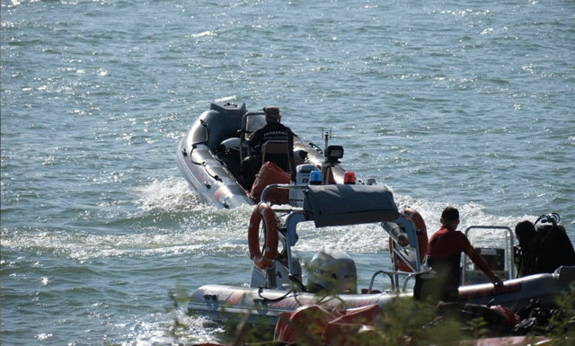 İzmir'de düşen helikopterin enkazını çıkartmak için özel kuruldu - Resim: 2