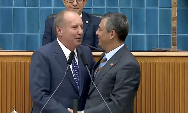 Muharrem İnce CHP'ye geri döndü! Rozeti Özgür Özel taktı - Resim: 0