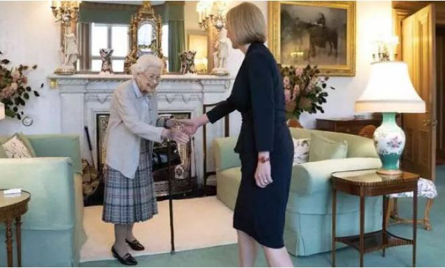 İngiltere Kraliçesi 70 yılda 150'den fazla başbakan eskitti - Resim: 0