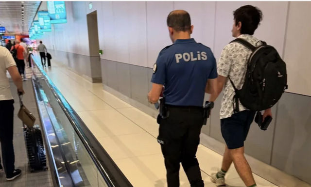 Komedyen Deniz Göktaş gözaltına alındı! Kur'an-ı Kerim'e dil uzatmıştı - Resim: 0