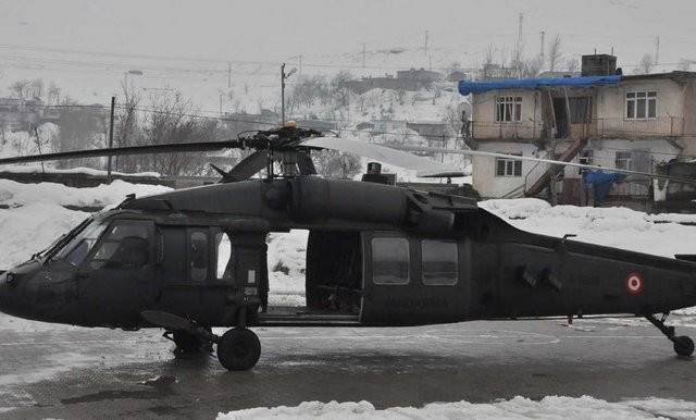 Okul bahçesine askeri uçak indi - Resim: 3