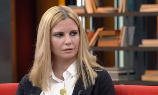 Burcu Çetinkaya Bucak neden başörtüsünü çıkardığını anlattı - Resim: 1