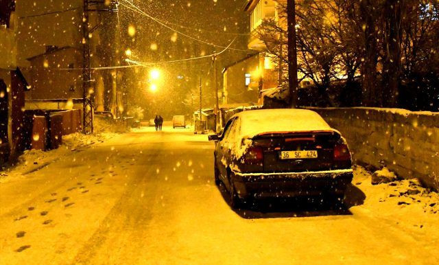 Kars Sarıkamış beyaza büründü! Nisan ayında yağan kar herkesi şaşırttı - Resim: 1