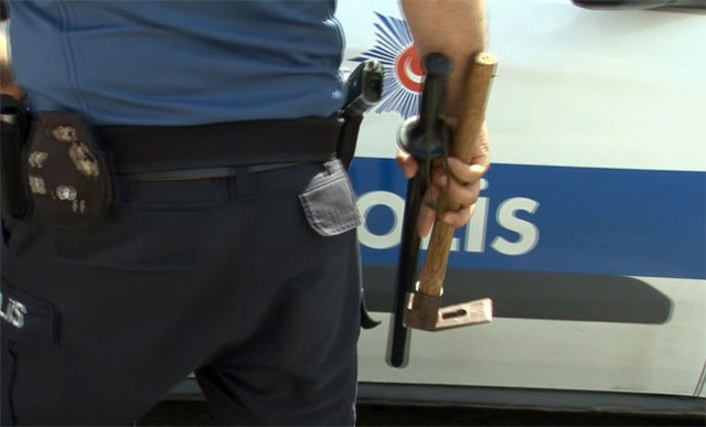 Parasını yutan ATM'ye öyle bir not yapıştırdı ki - Resim: 0