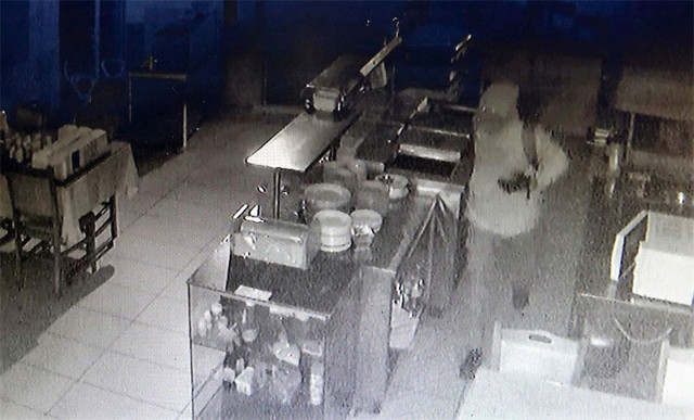 Antalya'da esnafı önce korona virüs sonra hırsızlar vurdu - Resim: 0