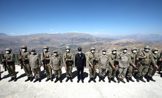 Milli Savunma Bakanı Hulusi Akar ve komutanlar Irak sınırında - Resim: 3