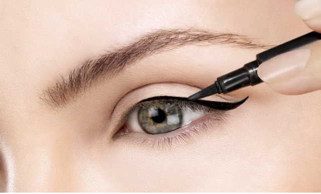Kusursuz eyeliner çekmenin en pratik yoluna bakın! Yapamıyorum demeyin - Resim: 0