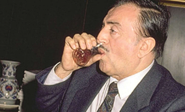 Japon Başbakan Fumio deniz mahsulü tüketti akıllara Cahit Aral geldi - Resim: 0