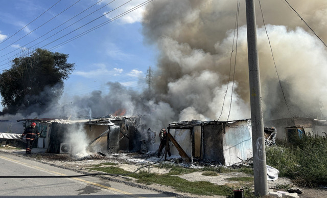 Sakarya'da kavga! Ateşe verilen 4 ev kullanılamaz halde - Resim: 0