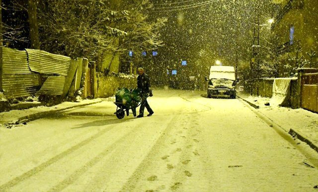 Kars Sarıkamış beyaza büründü! Nisan ayında yağan kar herkesi şaşırttı - Resim: 2
