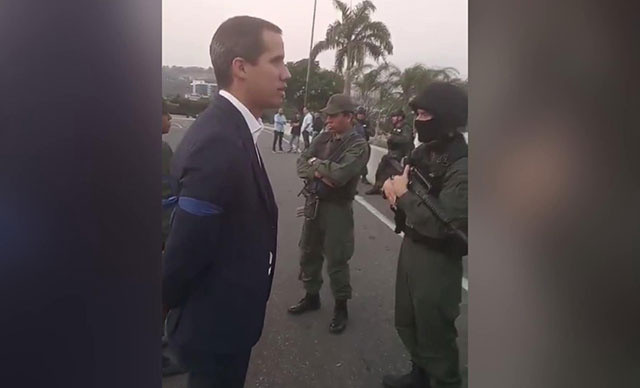 Venezuela Savunma Bakanı: Darbeye katılan askerler kandırıldı - Resim: 0