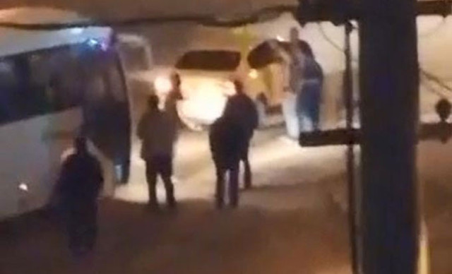 Taksici sokak ortasında kadını darbetti - Resim: 1