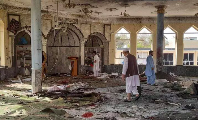Afganistan'da cuma namazında camiye bombalı saldırı: Ölü sayısı 100'ü geçti! - Resim: 1