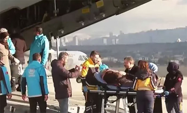 Gazze'li 61 hasta daha Türkiye'ye getirildi! Sağlık Bakanı Koca: Gazze'ye sahra hastanesi kuracağız - Resim: 0