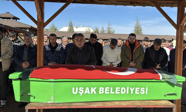 Uşak'ta hafif ticari araca silahlı saldırı: 12 yaşındaki Emirhan öldü, yakınları kahroldu - Resim: 1