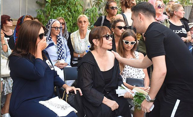 Sezen Aksu, babasını son yolculuğuna uğurladı - Resim: 4