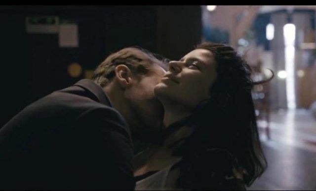 Atiye dizisine Beren Saat'in Metin Akdülger'le sevişme sahnesi damga vurdu - Resim: 4