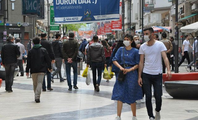 Sağlık Bakanlığı verileri korkuttu! Kovid-19 vakaları 2 haftada 2 kattan fazla arttı - Resim: 1