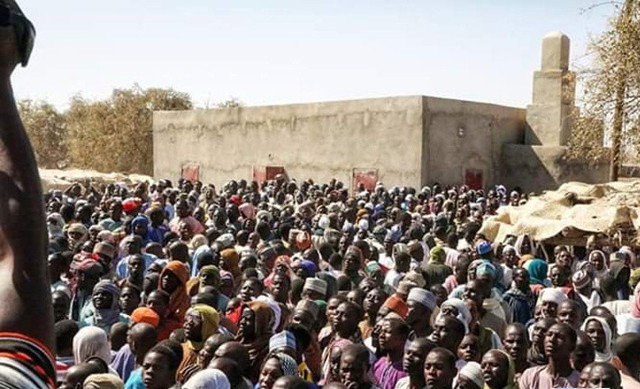 Nijerya'da yardım dağıtımı sırasında çıkan izdihamda 20 kişi öldü - Resim: 0