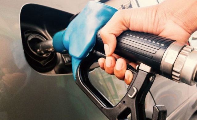 Araç sahiplerini mutlu edecek gelişme! Benzine indirim geldi - Resim: 0