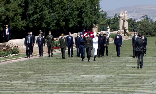 Yüksek Askeri Şura toplantısı bitti! Erdoğan Anıtkabir'de özel deftere bakın neler yazdı - Resim: 2