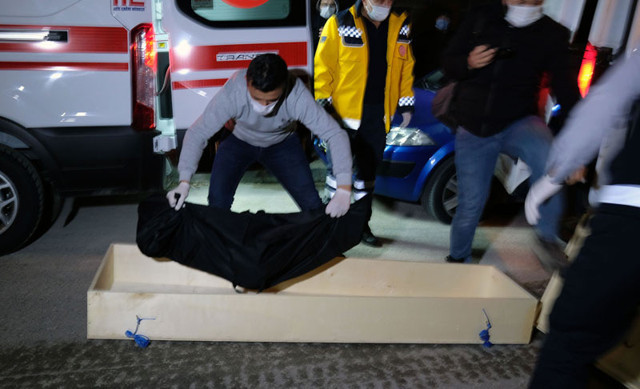 Konya'da evde çıkan yangında Melek pencereden atladı anne alevlerin arasında kaldı - Resim: 0