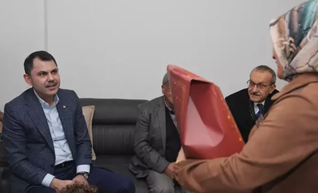 Bakan Kurum'dan köy evlerine taşınan depremzedelere ziyaret: Sizin mutluluğunuz her şeye bedel - Resim: 2