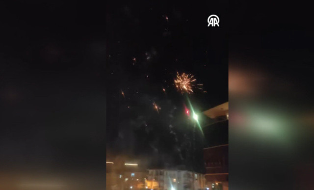 Düğün sonrası atılan havai fişekler yangına neden oldu - Resim: 0