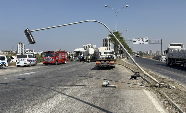Adana'da tanker ışıklarda bekleyen araçlara çarptı - Resim: 2