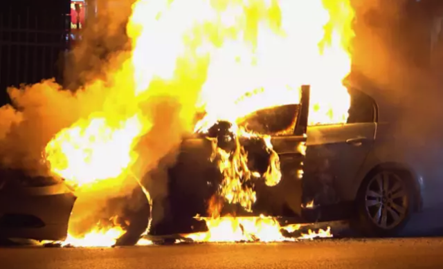 Yok satan otomobil durduğu yerde alev aldı! Dev marka binlerce aracını geri çağırdı - Resim: 0