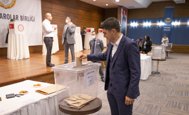 Türkiye Barolar Birliği'nde seçim günü Feyzioğlu, Sağkan yarışıyor - Resim: 0