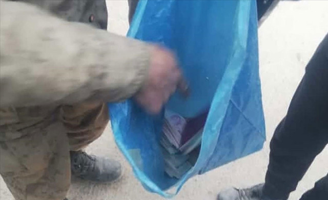 Kahramanmaraş'ta gönüllü ekip enkaz altında bulup sahibine teslim etti - Resim: 0