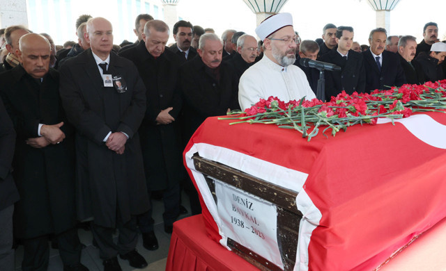 Deniz Baykal son yolculuğuna uğurlandı! Cenaze namazına Cumhurbaşkanı Erdoğan da katıldı - Resim: 2