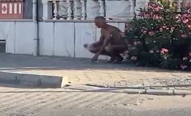 Çırılçıplak halde sokakta koşarken yakalandı! - Resim: 0