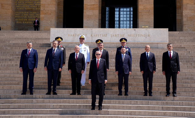 Yüksek Askeri Şura toplandı! Cumhurbaşkanı Erdoğan'dan toplantı öncesi Anıtkabir'e ziyaret - Resim: 1