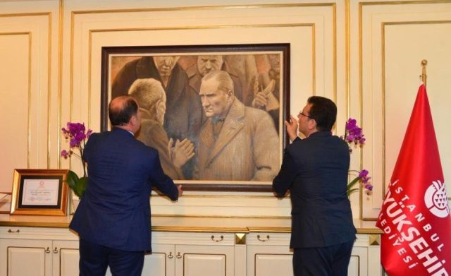 Mazbatasını alan Ekrem İmamoğlu'nun ilk işi bakın ne oldu! - Resim: 0