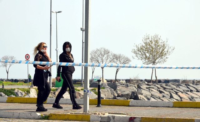 Avcılar sanki başka bir gezegen sahilde ve caddede korkutan yoğunluk - Resim: 1