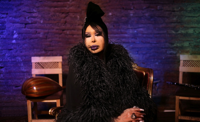 Bülent Ersoy'a seyirci şoku! Hayranının sahneye atlayıp dudağından öptüğü görüntülerle gündeme düştü - Resim: 4