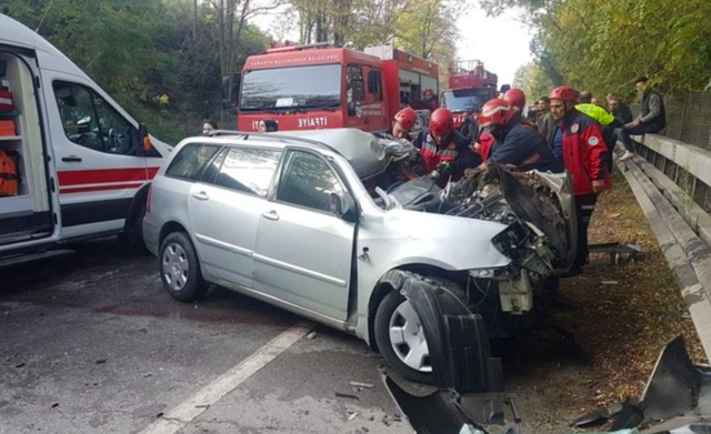 Sakarya'da korkunç kaza! Bir kişi öldü 5 kişi yaralandı - Resim: 0