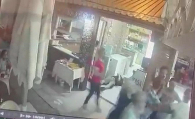 İzmir'de kick boksçu zabıta müdüründen esnafa yumruklu saldırı - Resim: 1