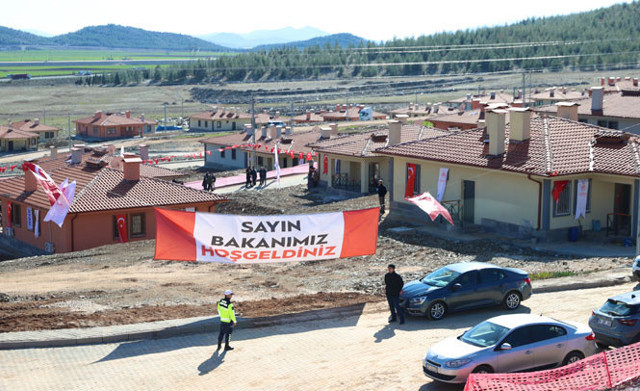 Bakan Kurum, Nelbi Teyze’yi bu kez evinde ziyaret etti - Resim: 4