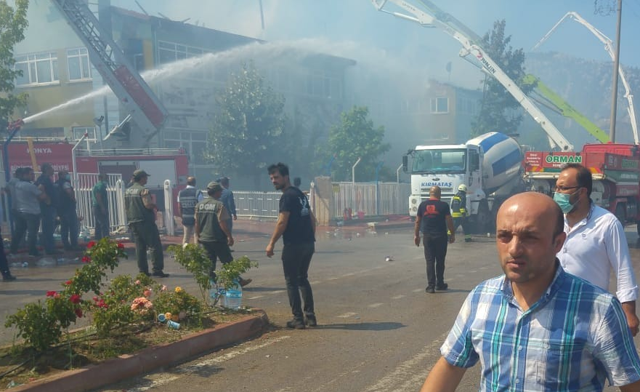 Konya'yı korkutan yangın! Silah fabrikası patlayarak yanıyor - Resim: 1