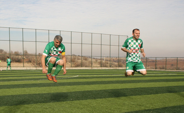 Mardin'de dede torun aynı takımda forma giyiyor - Resim: 1