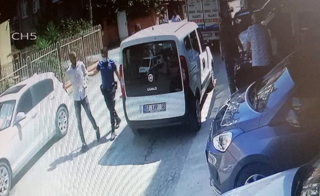 Antalya'da hırsızı vatandaş yakaladı polise teslim etti - Resim: 0