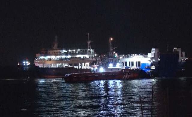 Marmara Denizi'nde arabalı yolcu feribotu arızalandı, yüzlerce yolcu mahsur kaldı - Resim: 0