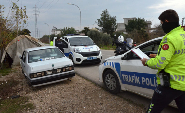 Kısıtlamada drift yaparken yakalanan sürücü 'Ben PKK'lıyım. Lan' dedi - Resim: 0
