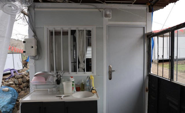 Konteynerde kalan şehit ailesine Haluk Levent ve Hasancan Kaya ev alacaklar! - Resim: 0