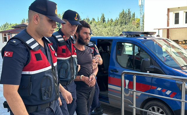 Yalova'da kız öğrencileri taciz ettiği öne sürülen kişi tutuklandı - Resim: 0