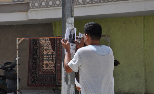 Gaziantep'de 5 yıl beslediği kafesinden kaçan papağınını arıyor! - Resim: 1